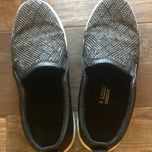 Black Skechers shoes